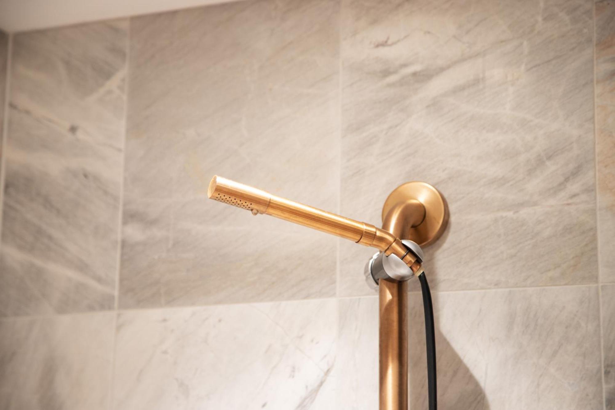 Готель 202 Elizabeth Сідней Екстер'єр фото Shower head